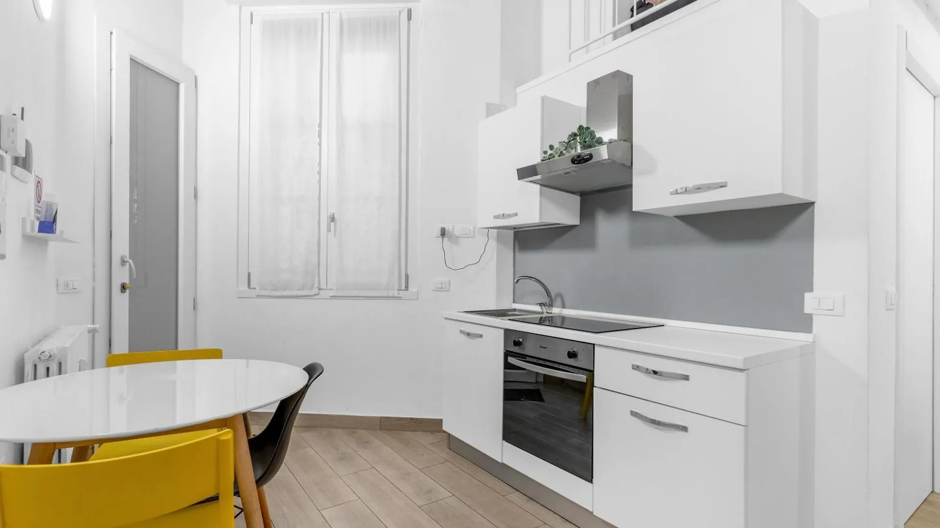 Design-M2 Moscova-Centrale Fs-Wifi-Netflix Milan 0*,  Italy