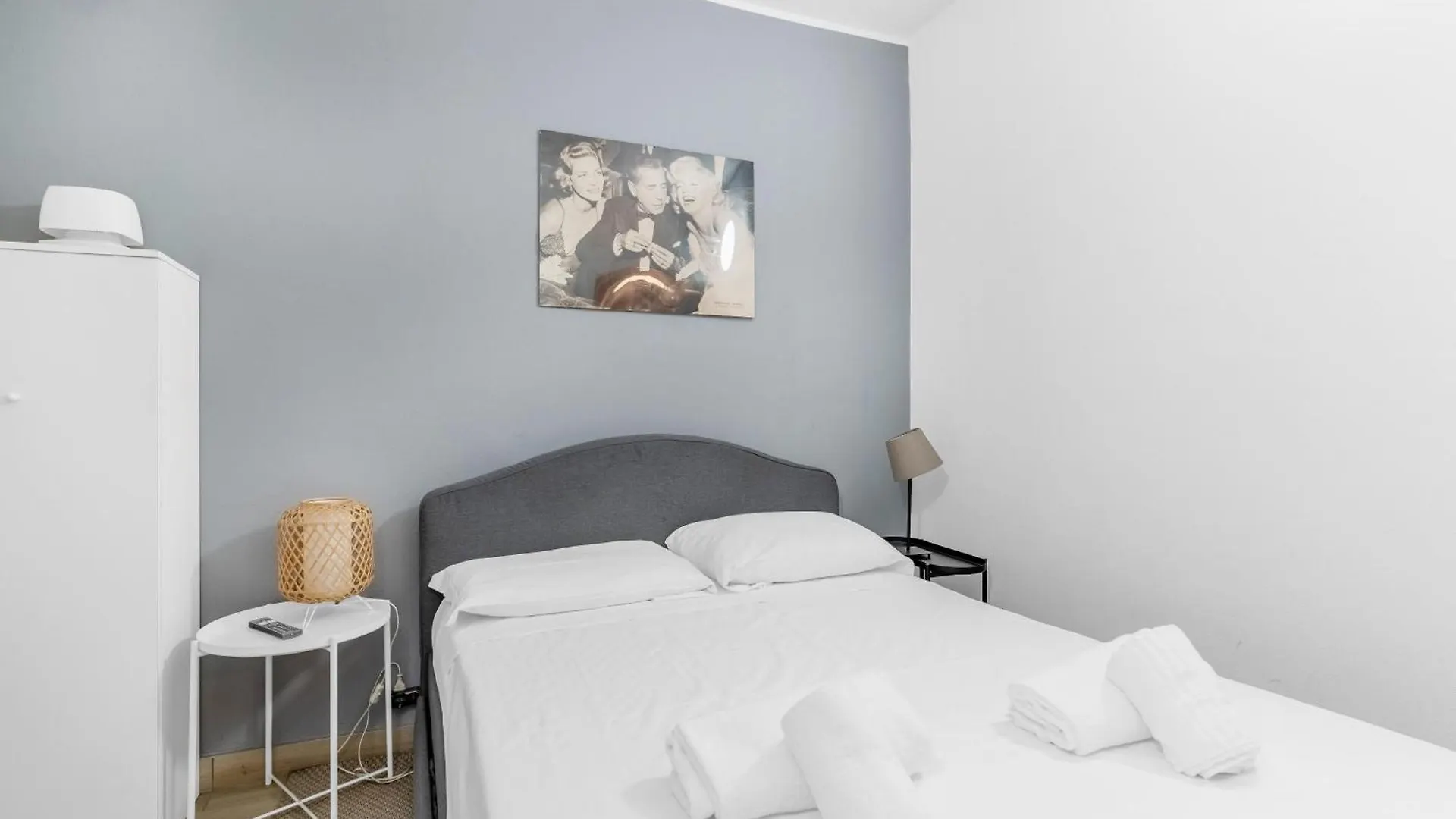 Design-M2 Moscova-Centrale Fs-Wifi-Netflix Milan 0*,  Italy